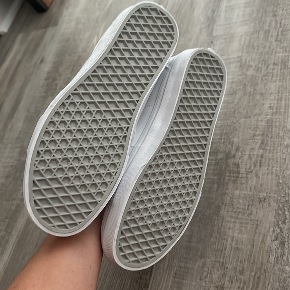 Women’s high top white vans - NWT - Picture 3 of 3